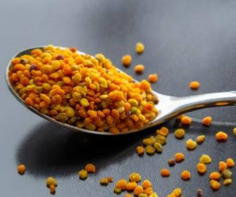 Spoonful of fresh pollen